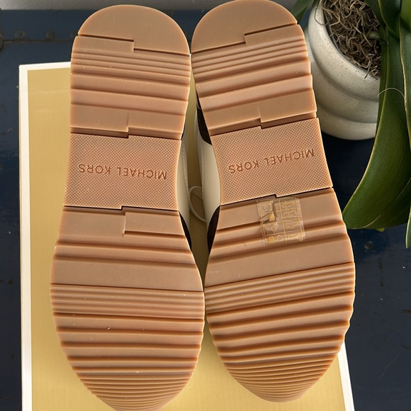 Michael Kors Andi Trainer - Picture 8 of 10